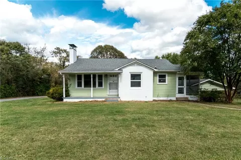 413 Hemlock St E, Yadkinville, NC 27055