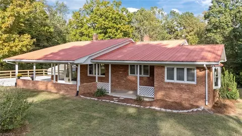 958 Louya Rd, Lexington, NC 27292