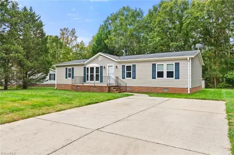 5519 Bridgeway Dr, Greensboro, NC 27406