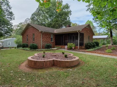 135 Coble Cir, Lexington, NC 27295