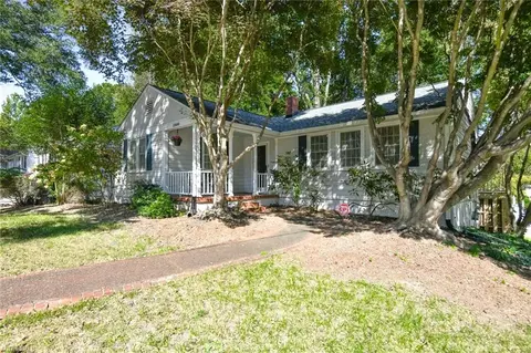 2000 Bluemont Dr, Greensboro, NC 27408