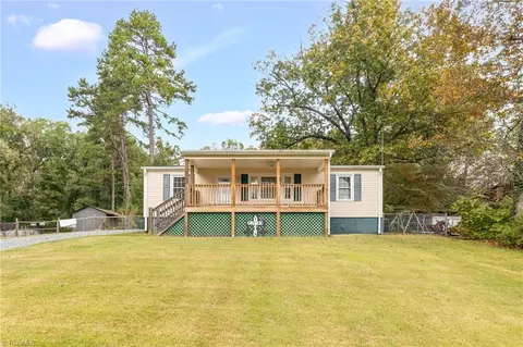 106 Kincemac Dr, Thomasville, NC 27360