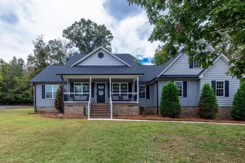 6584 Black Oak Ct, Thomasville, NC 27360