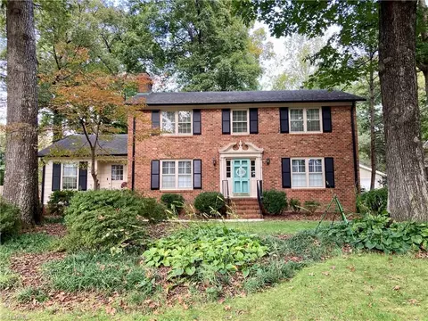 911 Fairgreen Rd, Greensboro, NC 27410