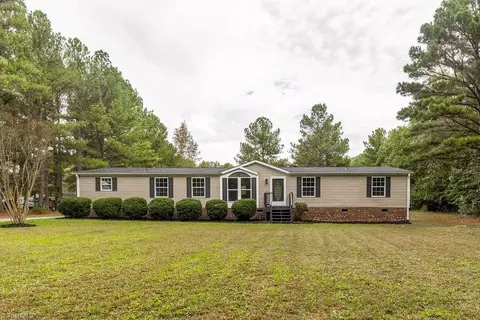 215 Fairfield Ct, Thomasville, NC 27360