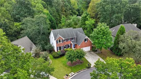 16 Laurel Brook Ct, Greensboro, NC 27407