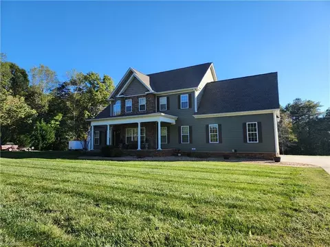 1105 Flippin Ln, King, NC 27021
