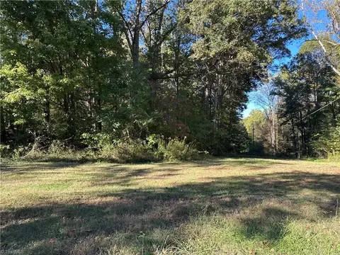 000 Courtney Huntsville Rd, Yadkinville, NC 27055