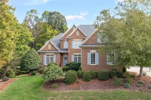 7376 Henson Forest Dr, Summerfield, NC 27358