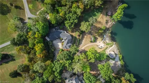 308 Lake Point Ln, Belews Creek, NC 27009