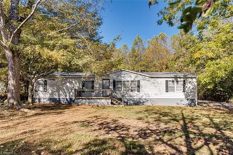1621 Sandy Ridge Dr, Liberty, NC 27298