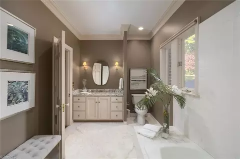Bath - 201 Cascade Dr, High Point, NC 27265 photo 2 of 6