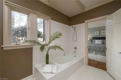Bath - 201 Cascade Dr, High Point, NC 27265 photo 3 of 6