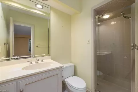 Bath - 201 Cascade Dr, High Point, NC 27265 photo 5 of 6
