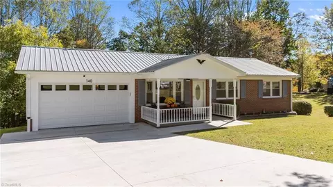 140 Nevada Ave, Mount Airy, NC 27030