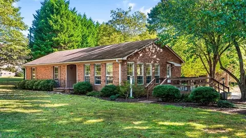 8110 Oak Arbor Rd, Greensboro, NC 27455