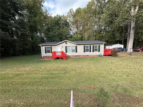 329 La Quinta Dr, Advance, NC 27006