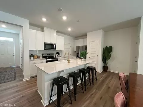 128 Parker Ln, Mebane, NC 27302
