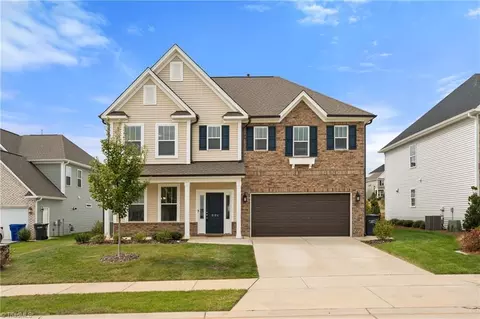 2124 Beechwood View Dr, Winston Salem, NC 27106