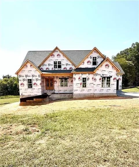 3973 Valley View Cir, Clemmons, NC 27012