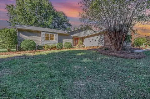 112 Choctaw Dr, Lexington, NC 27295