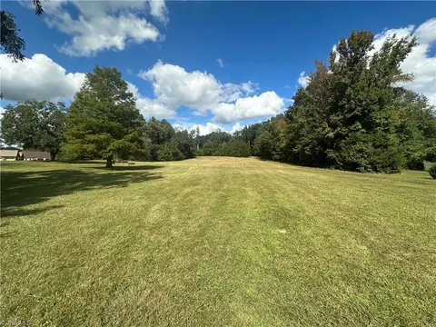 8410 Linville Rd, Oak Ridge, NC 27319