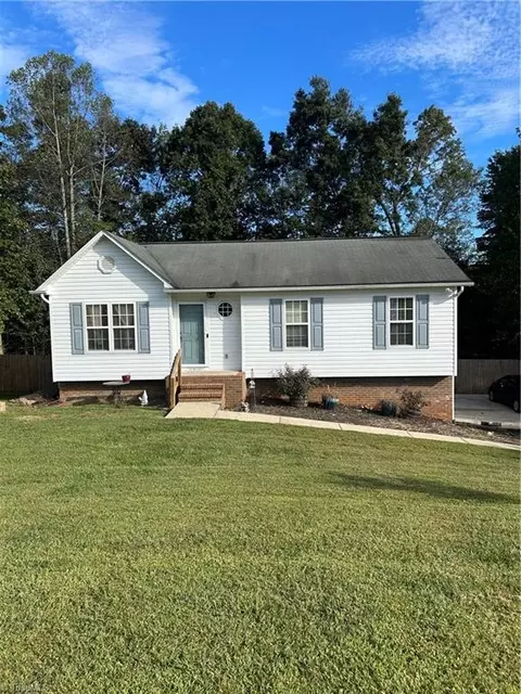 1208 Kentland Dr, King, NC 27021