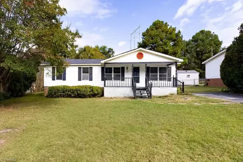 1605 Mossbrook Cir, High Point, NC 27260
