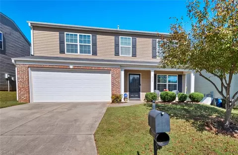 5955 Odenton Ln, Pfafftown, NC 27040