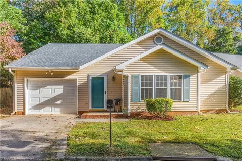 1456 Lewisburg Pointe Dr, Clemmons, NC 27012