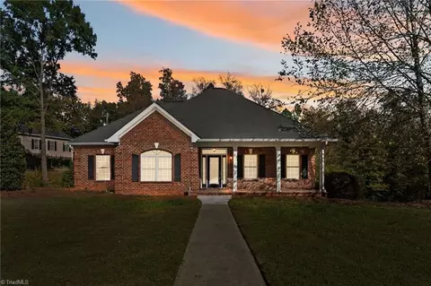 6 Canterbury Pl, Lexington, NC 27292