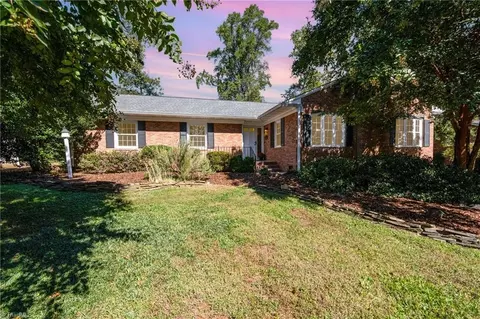 2812 Lenoir Dr, Greensboro, NC 27408