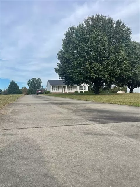 5904 Old 421 Rd, Liberty, NC 27298