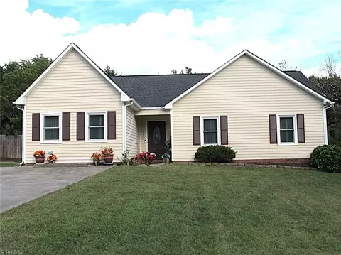 229 Creeksedge Ct, Winston Salem, NC 27105