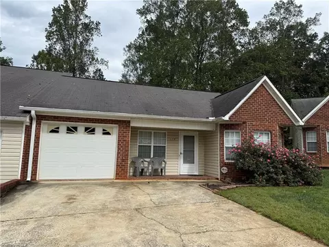 178 Bethania Oaks Cir, Pfafftown, NC 27040