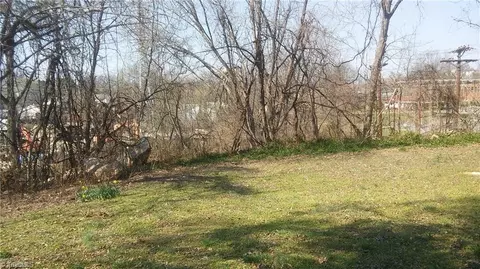 106 Carolina Ave, Thomasville, NC 27360