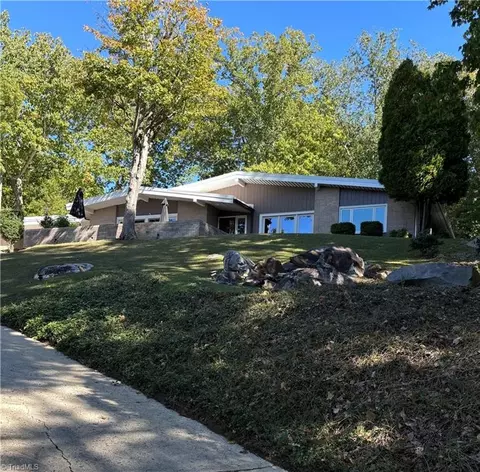 1142 Westover Ter, Asheboro, NC 27205