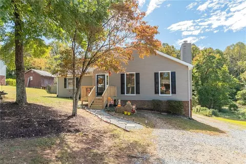 1107 Harvest Dr, Thomasville, NC 27360