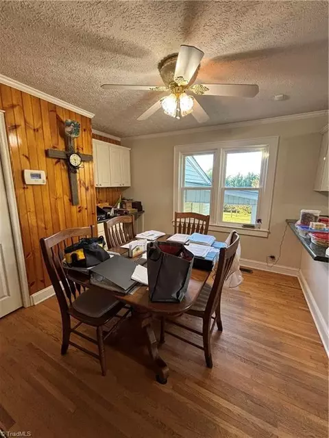 Dining - 470 Dobbins Mill Rd, Elkin, NC 28621 photo 1 of 3