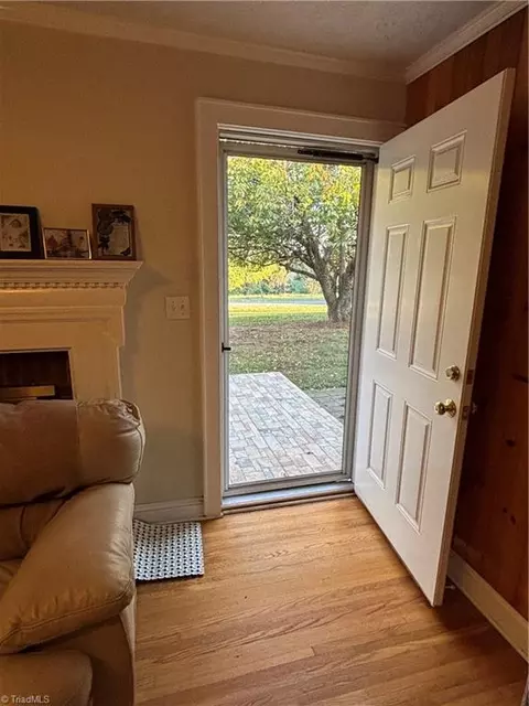 Entry Way - 470 Dobbins Mill Rd, Elkin, NC 28621 photo 1 of 2