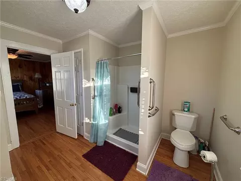 Bath - 470 Dobbins Mill Rd, Elkin, NC 28621 photo 5 of 6