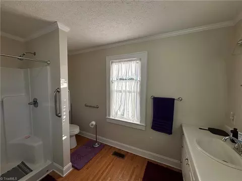 Bath - 470 Dobbins Mill Rd, Elkin, NC 28621 photo 3 of 6