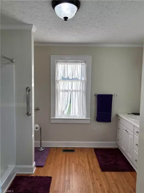 Bath - 470 Dobbins Mill Rd, Elkin, NC 28621 photo 4 of 6