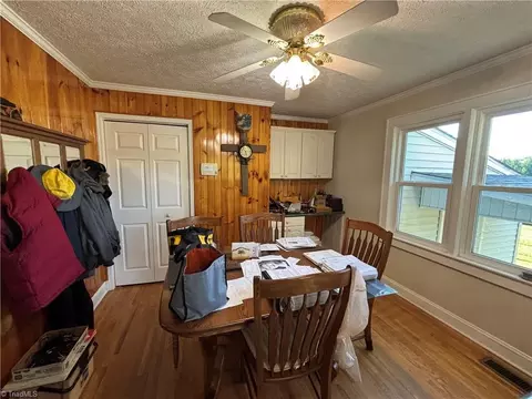 Dining - 470 Dobbins Mill Rd, Elkin, NC 28621 photo 2 of 3