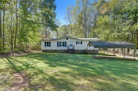 380 Keystone Dr, Summerfield, NC 27358