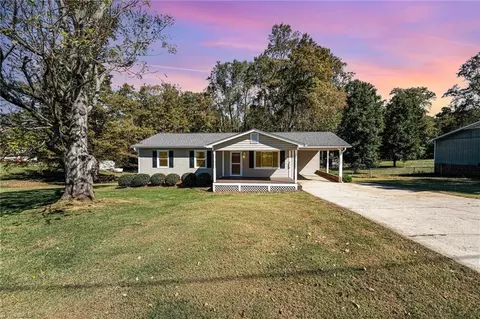 4442 Finch Farm Rd, Trinity, NC 27370