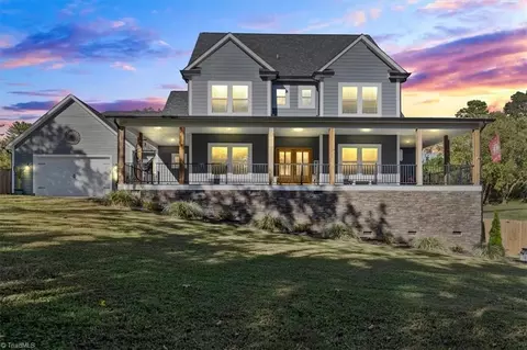 34 Colts Neck Ln, Taylorsville, NC 28681