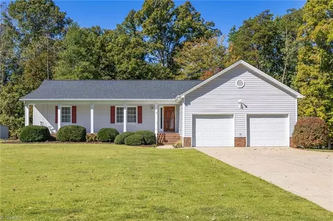 125 Skyline Cir, Eden, NC 27288
