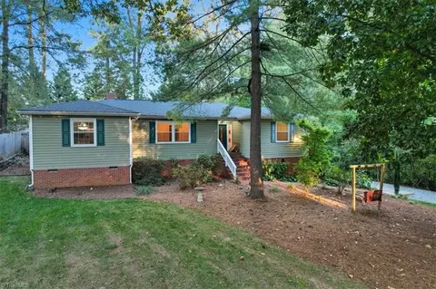 2608 Stratford Dr, Greensboro, NC 27408