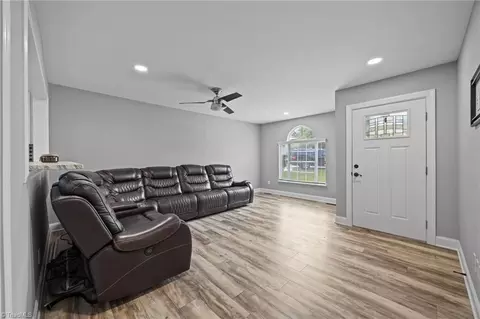 Entry Way - 18 Candlestick Dr, Thomasville, NC 27360 photo 1 of 4